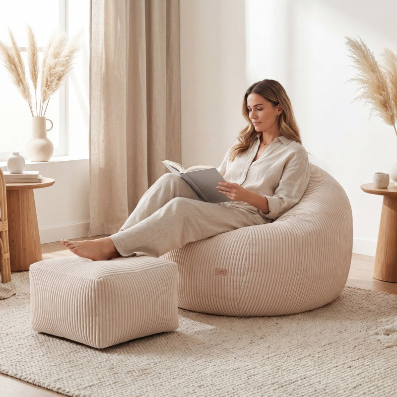 Fotel pufa sztruksowa z podnóżkiem Mark Adler Comfy 3.0 Beige
