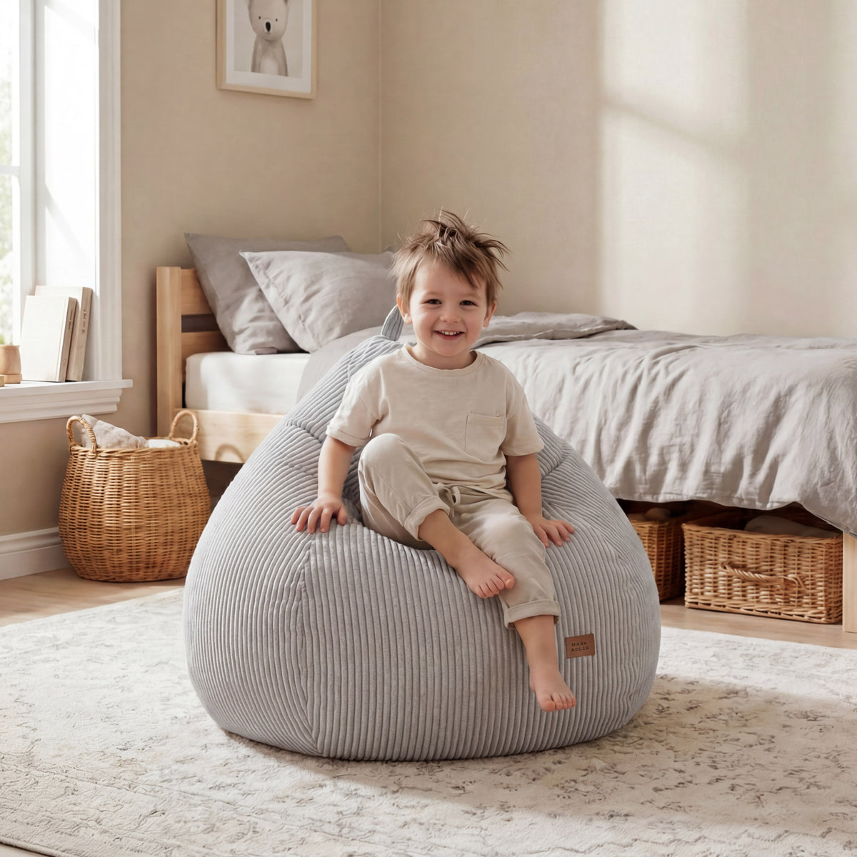 Grauer Kordsamt-Pouffe